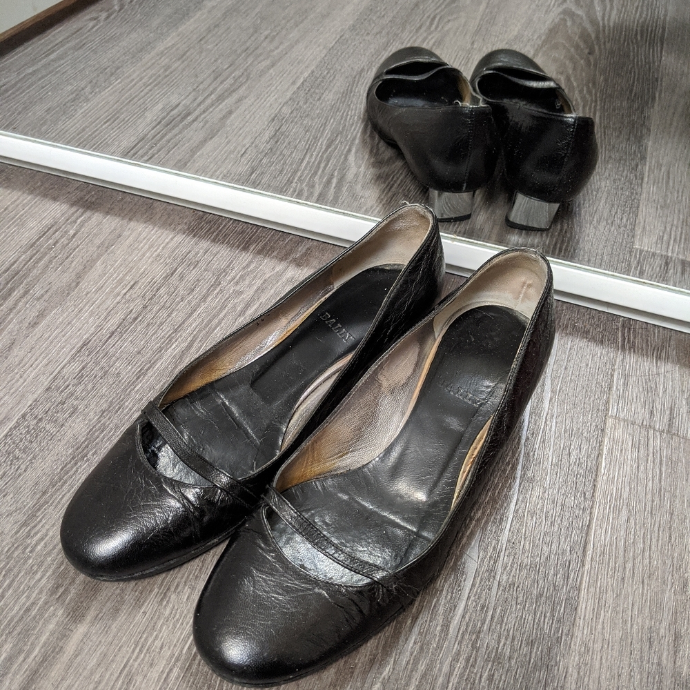 BALLY leather shoes. Size 6